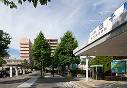 A 1-minute walk from the Kintetsu Shiroko Station