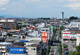 A 1-minute walk to Aeon Supermarket Shiroko Store.